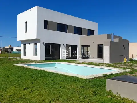 Casa en venta de 4 dormitorios c/ cochera en Ingeniero Maschwitz