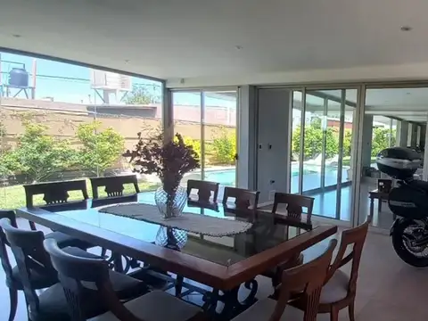 Casa en Venta con 2 cocheras