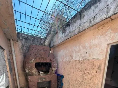 Casa 5 ambientes con 2 baños