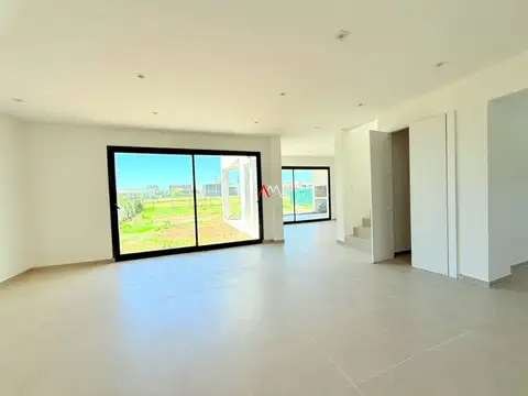 Casa en Venta en Pilar del Este - Santa Lucia, USD 215.000