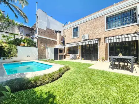 Casa en Venta con 2 cocheras