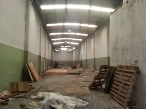 Galpon en Venta en Parque Chacabuco, USD 320.000