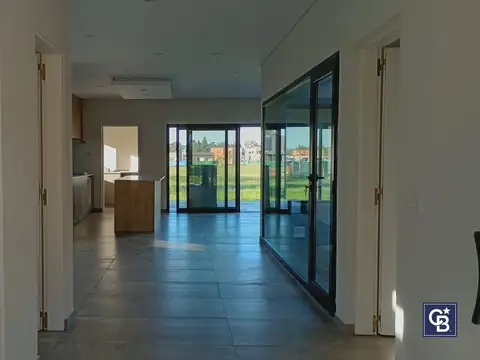 Casa en Venta en Pilar Del Este - Santa Sofia, USD 240.000