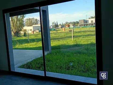 Venta de Casa a estrenar 5 ambientes en una planta con financiación en Santa Sofía, Pilar del Este
