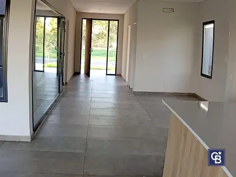 Casa en Venta en Pilar Del Este - Santa Sofia, USD 240.000