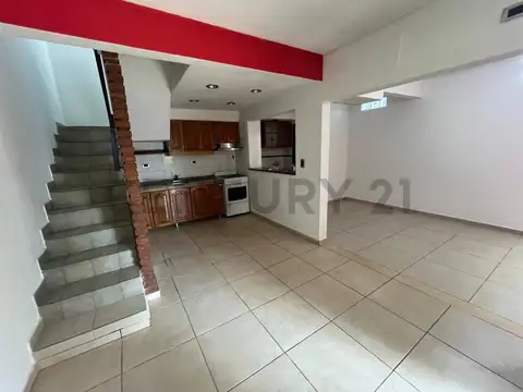 VENTA PH 3 AMBIENTES ENTRADA INDEPENDIENTE SIN EXPENSAS - CASTELAR