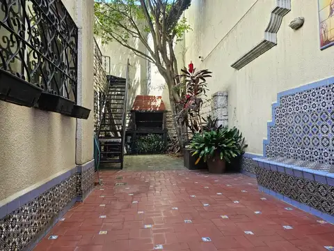 VENTA CASA 7 AMB COCHERA MONSERRAT PATIO TERRAZA