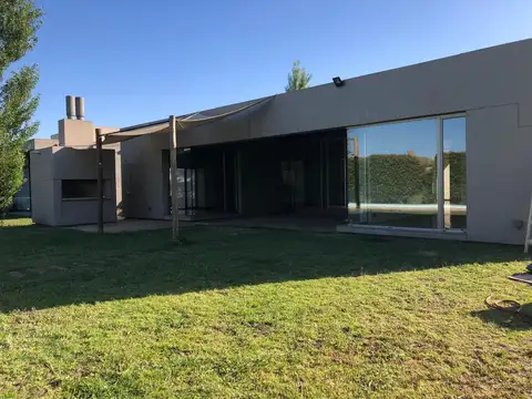 Casa en Alquiler de 4 dormitorios