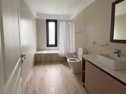 Casa en Venta con 6 cocheras