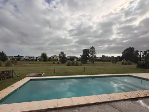 CASA A LA VENTA EN TERRALAGOS. OPORTUNIDAD!