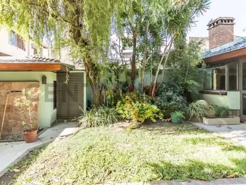 VENTA CASA 5 AMBIENTES CON PATIO Y COCHERA VILLA BOSCH