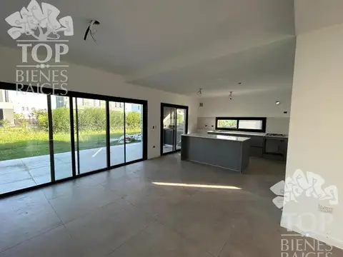 Casa 5 ambientes con 3 baños