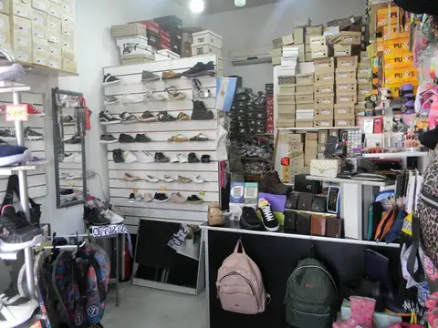 VENTA EN BLOQUE - 4 LOCALES COMERCIALES Y VIVIENDA
