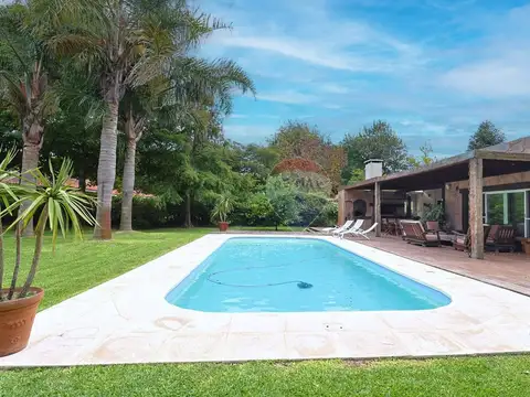 Casa 10 ambientes con 5 baños