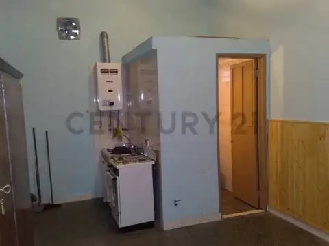 Excelente Casa 7 Ambientes con Cochera  300 m2 Ubicada en Avellaneda .