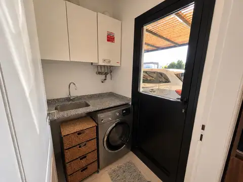 Alquiler Permanente - Casa 4 ambientes con Pileta Barrio Santo Tomás Pilar