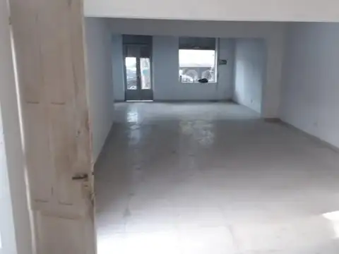 Local En Presidente Peron Al 4100