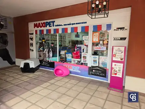 Venta con renta ideal inversión de Local en Centro Comercial Pueblo Caamaño, Pilar