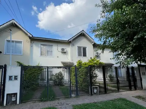 HERMOSO DUPLEX DE 4 AMBIENTES CON COCHERA Y JARDIN