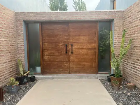 Casa 7 ambientes con 2 baños