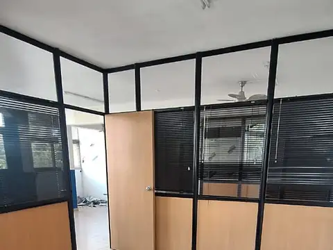 VILLA REAL. AVDA.BEIRO al 5500. excelente local piso unico apto profesional y comercial de 80 m2,