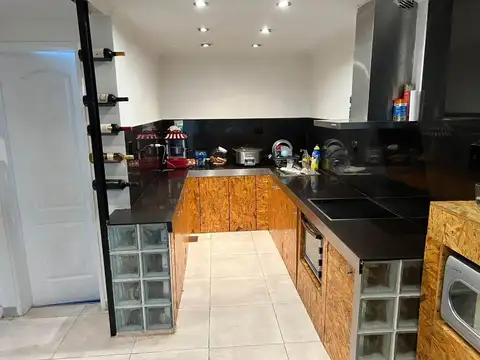 Casa 6 ambientes con 3 baños