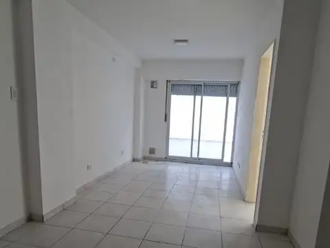 ALQUILER. Departamento 1 dormitorio con patio