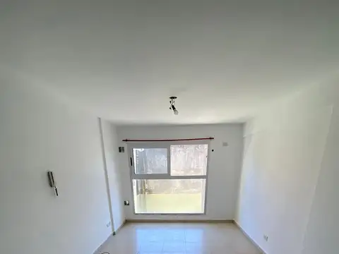 Excelente departamento 2 ambientes en ALQUILER a MTS. de la estación de El Palomar.