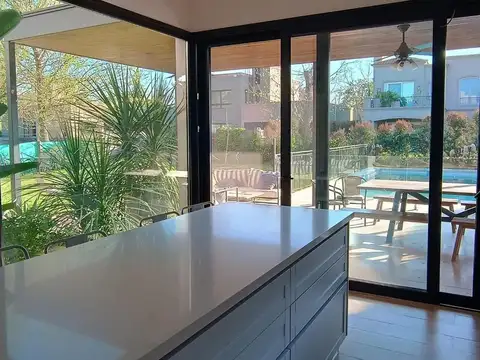 Casa 4 ambientes con 3 baños