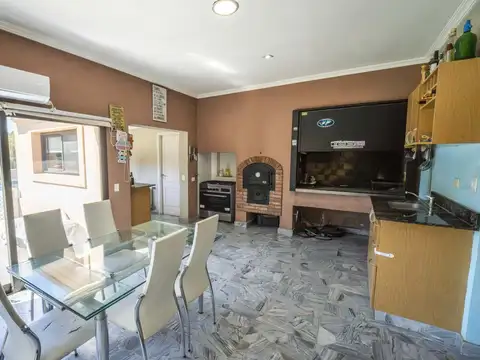 Casa en Venta con 2 cocheras