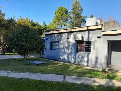 149 y 415- Casa de cuatro dormitorios- en venta -Arturo Segui -La Plata