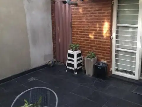 AMPLIO DUPLEX 3 AMB. CON GARAGE Y PATIO * NUEVO VALOR *