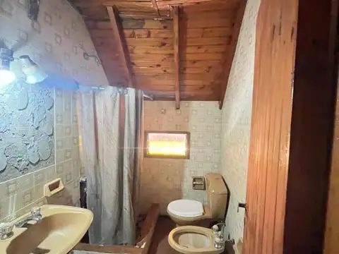 Excelente Casa de Estilo con Pileta y Quincho sobre 3 lotes