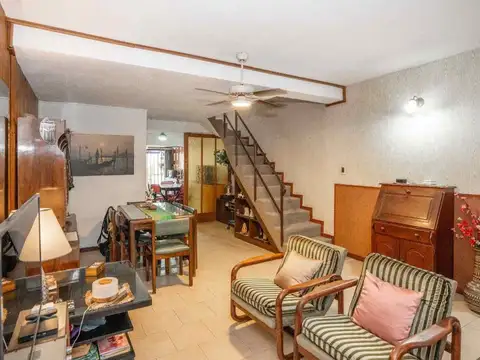 Casa 4 ambientes con 2 baños