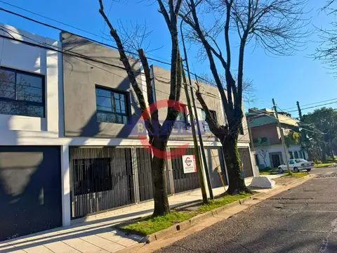 VENTA IMPECABLE DÚPLEX A ESTRENAR 4 AMBIENTES CON PLAYROOM Y JARDÍN EN CARAPACHAY
