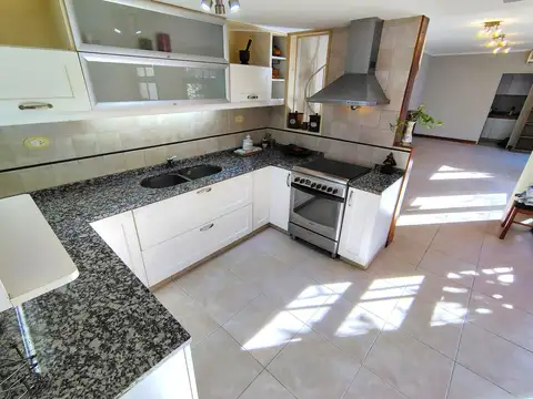 Casa en Venta 5 Ambientes Haedo Chico Excel. Construcción