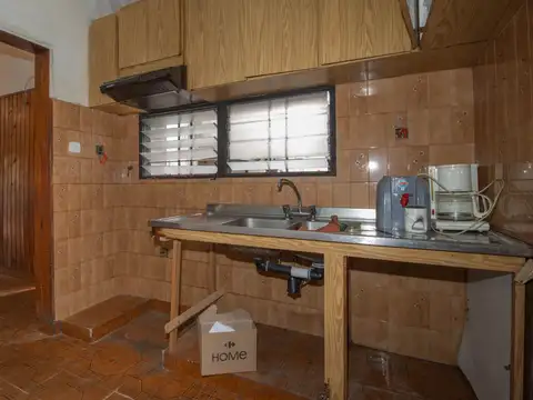 Casa 6 ambientes con 2 baños
