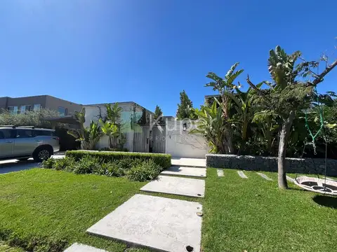 Casa 4 ambientes con 3 baños