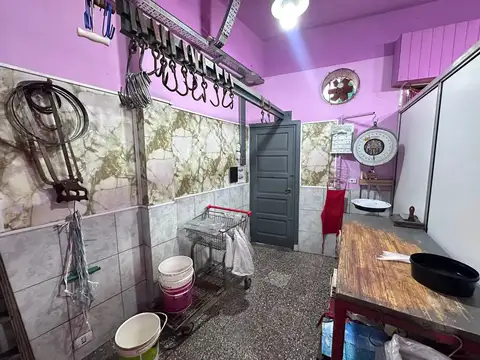 PROPIEDAD EN BLOQUE DEPARTAMENTO Y 2 LOCALES MAS TERRENO