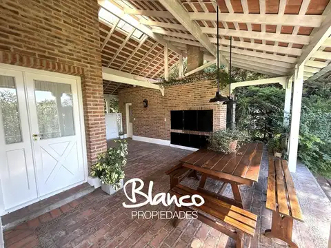 Casa 5 ambientes con 3 baños