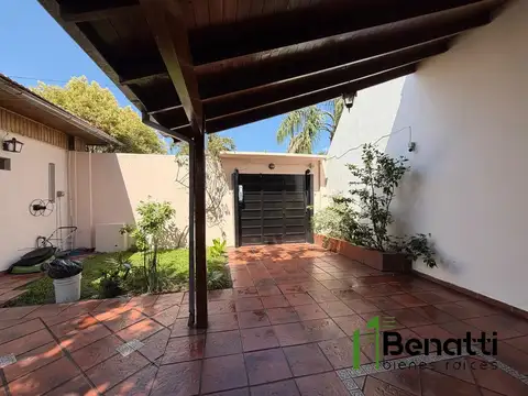 Casa 4 ambientes con 2 baños