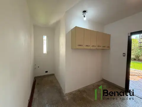 Casa 4 ambientes con 2 baños