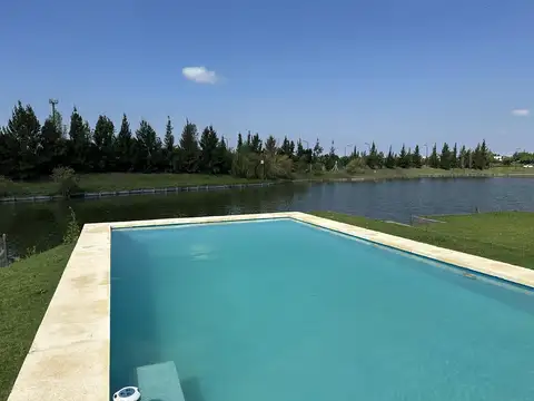 Casa en venta sobre el lago con 4 dormitorios en Virazon, Nordelta. 100