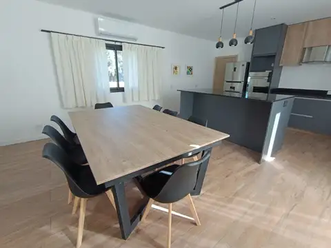 Casa 5 ambientes con 3 baños