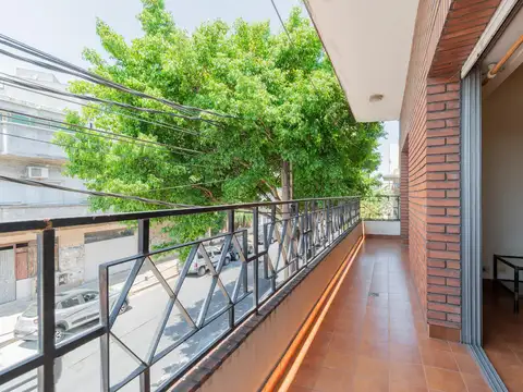 Venta departamento tipo Ph cuatro ambientes con terraza en Avellaneda