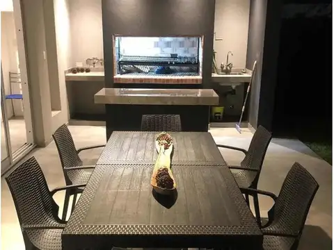 Casa 4 ambientes con 4 baños