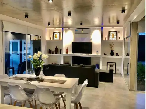 Casa en Alquiler Temporal con 3 cocheras