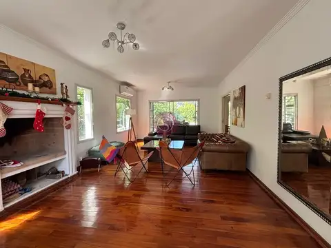 Casa en Alquiler con 2 cocheras