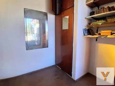 Casa en venta - 3 Dormitorios 1 Baño - Locales - Quilmes