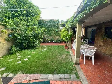 VENTA - CASA DE TRES DORMITORIOS APTA CREDITO CON PATIO - LA FLORIDA